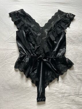 🎀Vintage Black Lace Satin Chemise